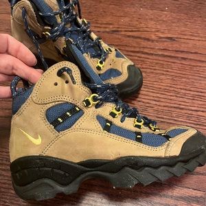 New! Nike high top hiking boots. Worn once. So cool!